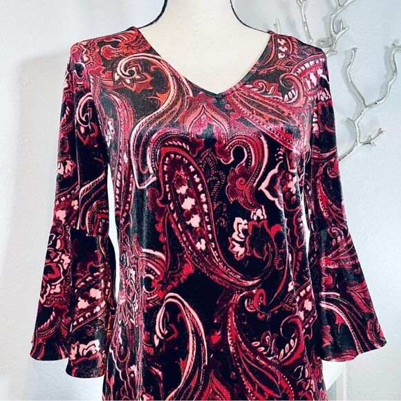 Prelude Velvet Flare Sleeve Top Red - Picture 2 of 9